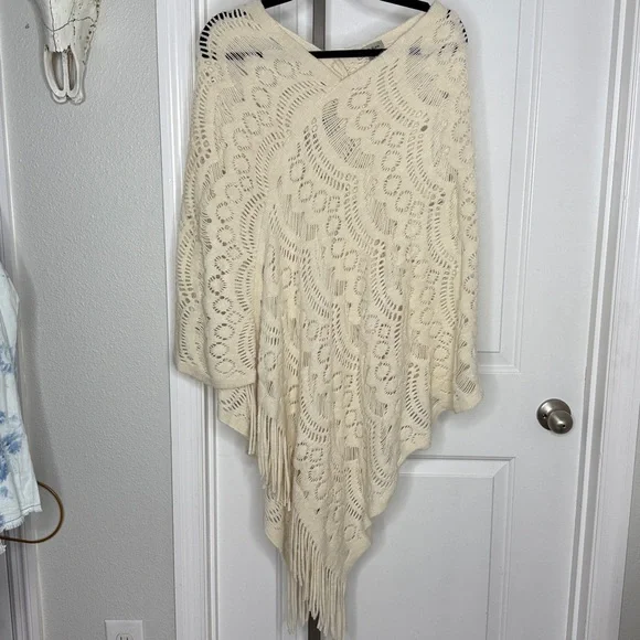 Ana & Katie Anthropologie Poncho NWT - Picture 4 of 5